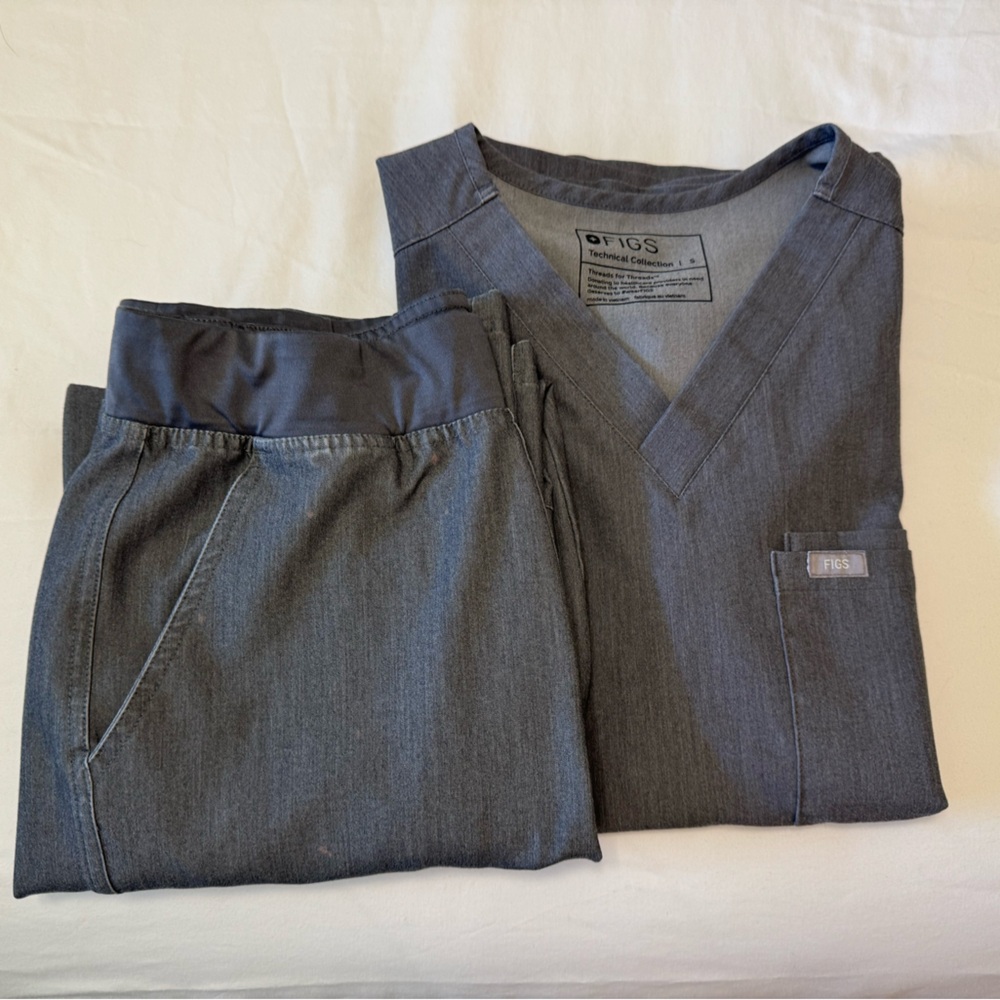 Men’s FIGS Graphite Scrub Set